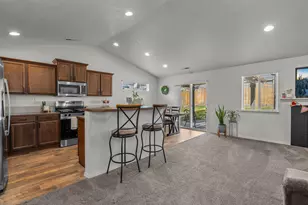 725 NE Redwood Ave, Redmond, OR 97756 - Photo 16