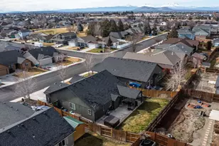 725 NE Redwood Ave, Redmond, OR 97756 - Photo 32