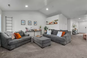 725 NE Redwood Ave, Redmond, OR 97756 - Photo 8