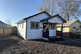 2432 Orchard Ave, Klamath Falls, OR 97601 - Photo 2