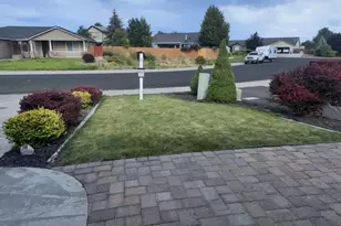 3316 Paramont St, Klamath Falls, OR 97603 - Photo 2