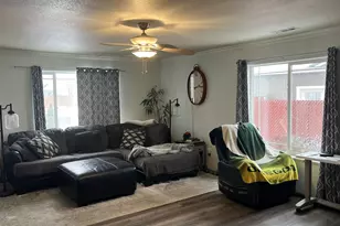 3316 Paramont St, Klamath Falls, OR 97603 - Photo 2