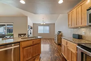 631 Nottingham Terrace, Eagle Point, OR 97524 - Photo 8