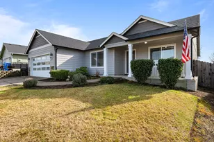 631 Nottingham Terrace, Eagle Point, OR 97524 - Photo 2