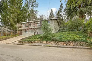 1872 Hope St, Ashland, OR 97520 - Photo 2