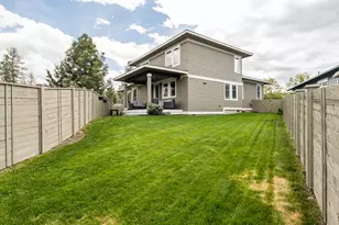 61089 SE Echo Lake Ct, Bend, OR 97702 - Photo 32