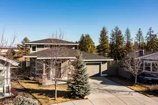 61089 SE Echo Lake Ct, Bend, OR 97702 - Photo 4