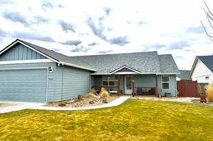 2921 NW 19th St, Redmond, OR 97756 - Photo 2