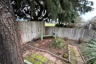 3700 Bellinger Ln, Medford, OR 97501 - Photo 20