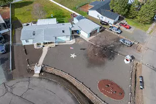 104 Hart Cir, Shady Cove, OR 97539 - Photo 2