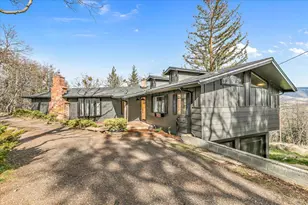 200 Timberlake Dr, Ashland, OR 97520 - Photo 2