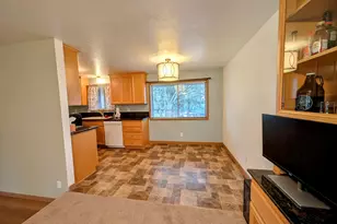 1661 NE Terrace Dr, Grants Pass, OR 97526 - Photo 4