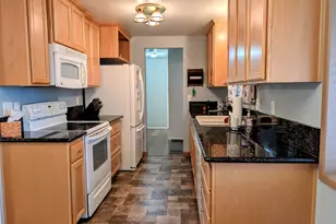 1661 NE Terrace Dr, Grants Pass, OR 97526 - Photo 2