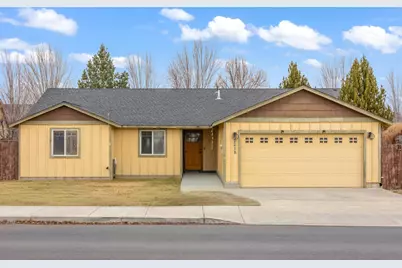 2215 SW Stonehedge Court, Redmond, OR 97756 - Photo 2