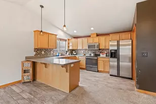 2215 SW Stonehedge Ct, Redmond, OR 97756 - Photo 6