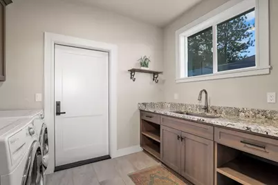 754 E California Street, Jacksonville, OR 97530 - Photo 16