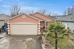 18 Scholarship Way, Medford, OR 97501 - Photo 2