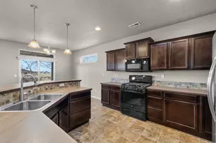 2691 NE 6th Dr, Redmond, OR 97756 - Photo 6