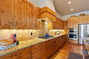 16892 Royal Coachman Dr, Sisters, OR 97759 - Photo 18