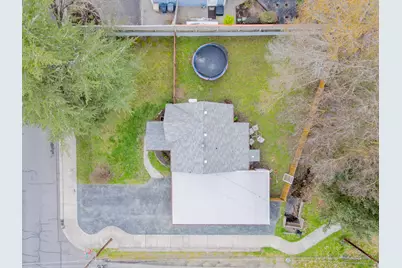 1202 NW B Street, Grants Pass, OR 97526 - Photo 2