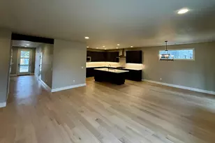 61425 SE Daybreak Ct, Bend, OR 97702 - Photo 4