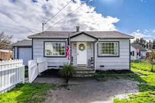 1107 SW Bridge St, Grants Pass, OR 97526 - Photo 1