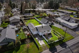 1107 SW Bridge St, Grants Pass, OR 97526 - Photo 4