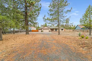 55387 Gross Dr, Bend, OR 97707 - Photo 2