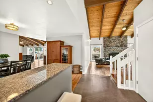 1075 Green Meadows Way, Ashland, OR 97520 - Photo 4