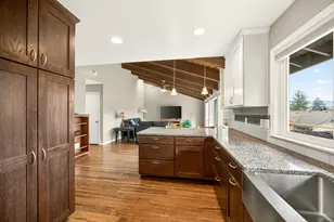 1075 Green Meadows Way, Ashland, OR 97520 - Photo 14