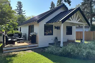 852 NW Columbia St, Bend, OR 97703 - Photo 2