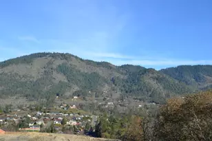 1010 SE Smith Hill Ln, Grants Pass, OR 97527 - Photo 1
