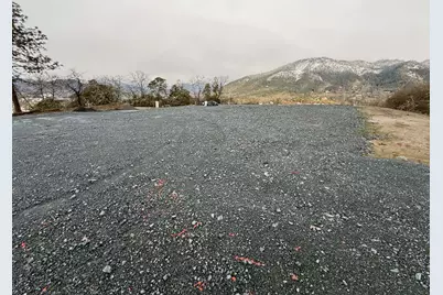 2015 SE Wyndham Way, Grants Pass, OR 97527 - Photo 2