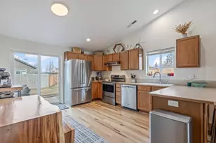 3103 SW Peridot Ave, Redmond, OR 97756 - Photo 4