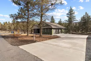 1205 Vine Maple Dr, Klamath Falls, OR 97601 - Photo 2