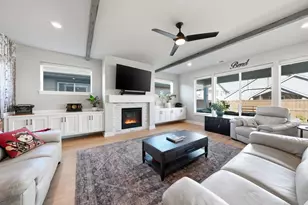 3026 NE Red Jasper Pl, Bend, OR 97701 - Photo 4