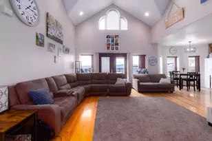 8131 Markgraf Ln, Klamath Falls, OR 97603 - Photo 2