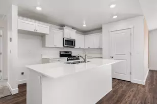 3537 NW 10th Pl, Redmond, OR 97756 - Photo 2