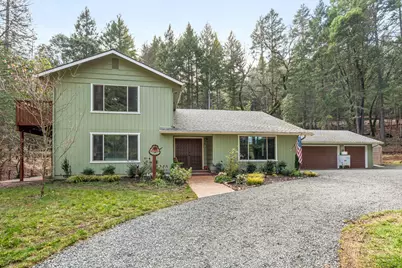 304 Woodlake Drive, Grants Pass, OR 97527 - Photo 1
