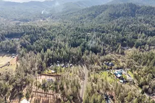 304 Woodlake Dr, Grants Pass, OR 97527 - Photo 52