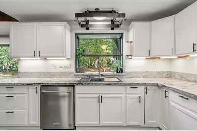 304 Woodlake Drive, Grants Pass, OR 97527 - Photo 6