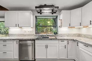 304 Woodlake Dr, Grants Pass, OR 97527 - Photo 6