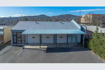 1694 NE Lynda Lane, Grants Pass, OR 97526 - Photo 2