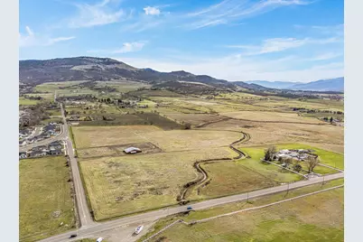 3700 Coal Mine Road, Medford, OR 97504 - Photo 2