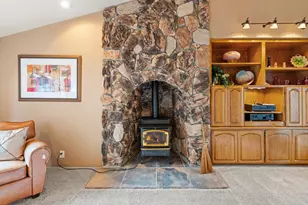 2435 Heritage Way, Medford, OR 97504 - Photo 4