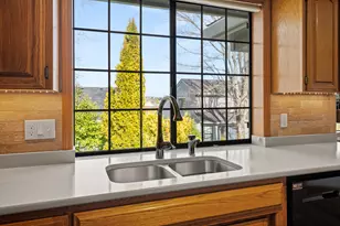 2435 Heritage Way, Medford, OR 97504 - Photo 10