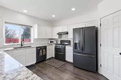 2146 NW 22nd Street, Redmond, OR 97756 - Photo 6