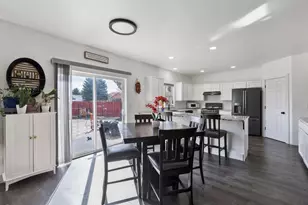 2146 NW 22nd St, Redmond, OR 97756 - Photo 8