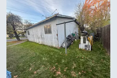 1052 W 12th Street, Medford, OR 97501 - Photo 18