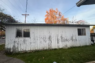 1052 W 12th St, Medford, OR 97501 - Photo 24